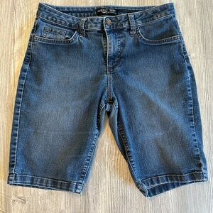 Riders Lee Mid Rise Bermuda Jean Shorts Size 6 Medium Blue Denim Midi Modest EUC